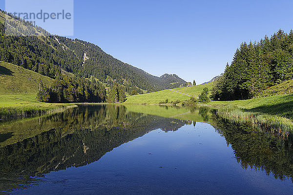 Österreich  Vorarlberg  Blick auf den Lecknersee im Lecknertal