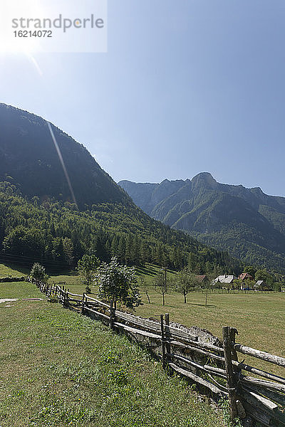 Slowenien  Blick auf den Triglav-Nationalpark und die Julischen Alpen im Hintergrund