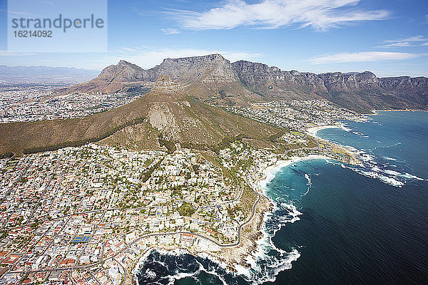 Südafrika  Kapstadt  Luftaufnahme der Stadt auf einer Insel