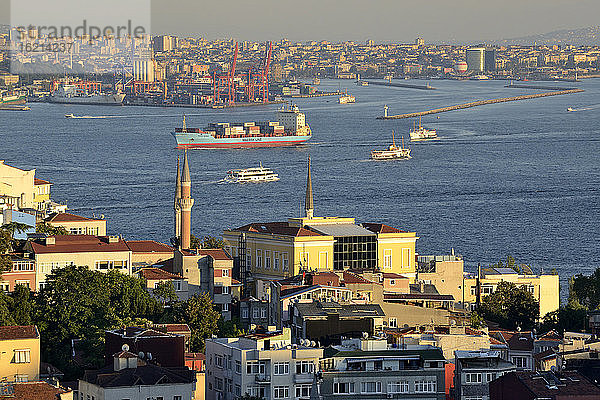 Türkei  Istanbul  Blick auf das Marmarameer und Uskudar