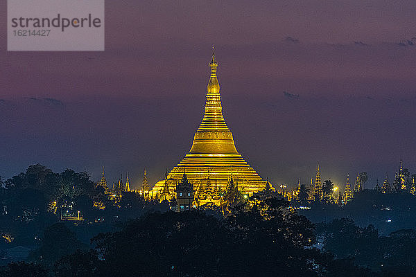 Myanmar  Yangon  Shwedagon-Pagode bei Nacht