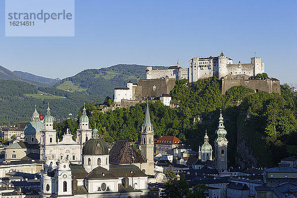 Österreich  Salzburg  Ansicht der Stiftskirche