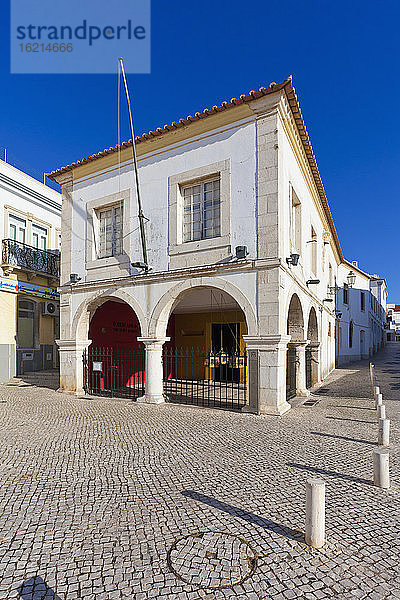 Portugal  Lagos  Blick auf das Gebäude der Zollbehörde