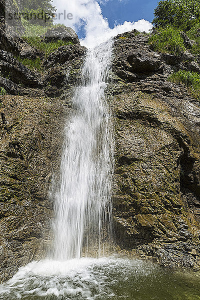 Deutschland  Bayern  Blick auf den Wasserfall am Roggentalbach