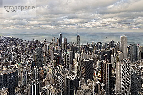 USA  Illinois  Chicago  Blick vom Willis Tower auf den Michigansee