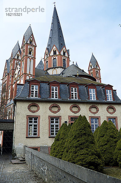 Deutschland  Hessen  Limburg  Haus des Küsters mit Dom dahinter