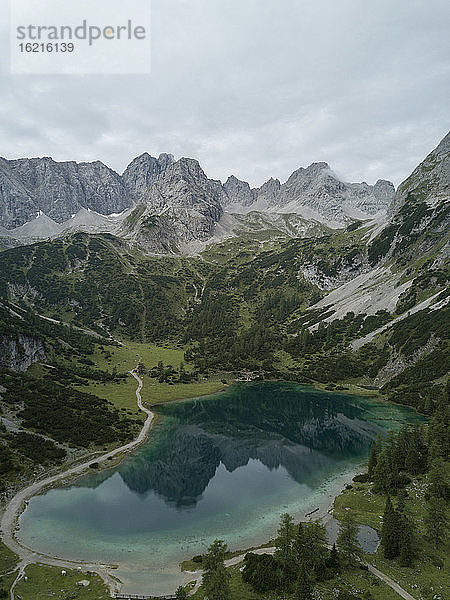 Blick auf den Seebensee  Tirol  Österreich