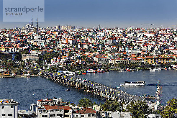 Türkei  Istanbul  Blick vom Galata-Turm und Fatih-Moschee im Hintergrund