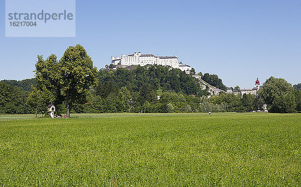 Österreich  Salzburg  Blick auf die Burg Hohensalzburg