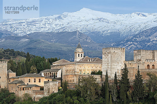 Spanien  Andalusien  Granada  Blick vom Turm der Kirche San Miguel Bajo in der Stadt