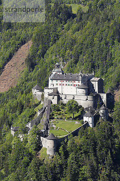Österreich  Salzburg  Blick auf die Burg Hohenwerfen