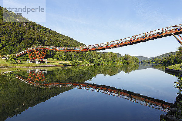 Deutschland  Bayern  Niederbayern  Blick auf die hölzerne Tatzelwurmbrücke
