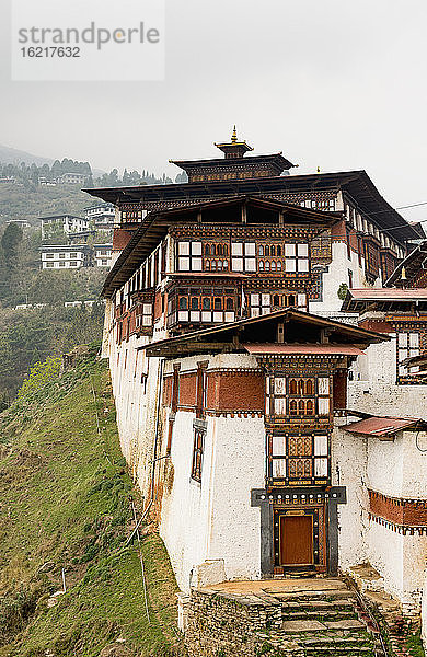 Bhutan  Blick auf den Trongsa Dzong-Tempel