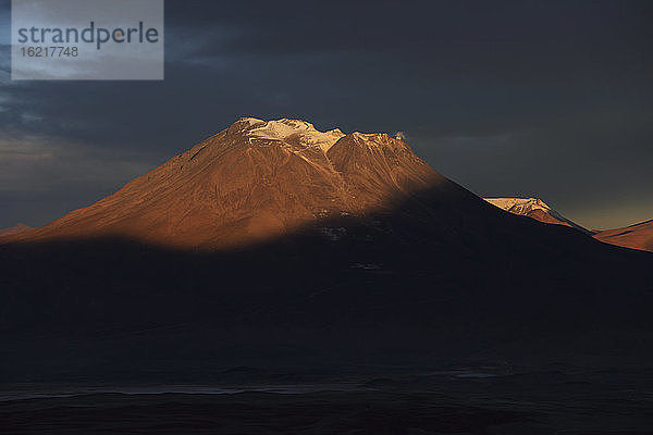 Chile  Blick auf den Vulkan Ollague