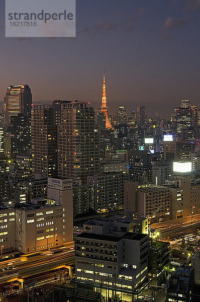 Japan  Skyline von Tokio  Tokio Tower bei Nacht