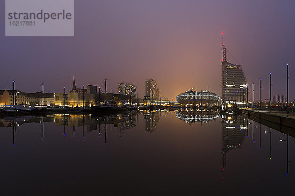 Deutschland  Bremerhaven  Ansicht der Stadt mit Hafen