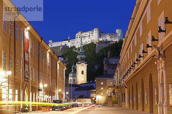 Österreich  Salzburg  Blick auf Burg Hohensalzburg und Universität