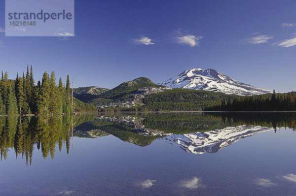 USA  Oregon  South Sister Volcano  Sparks Lake