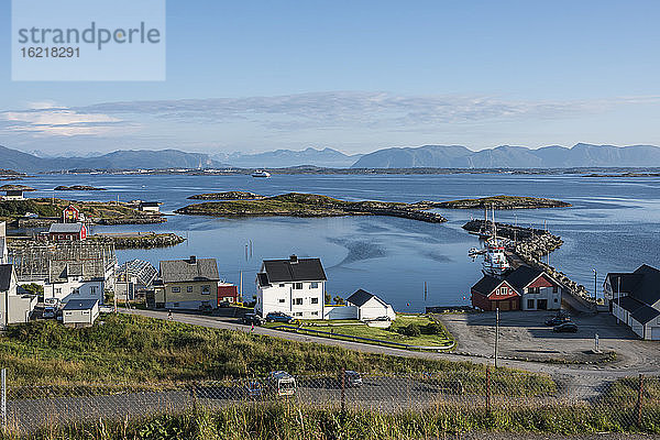 Norwegen  Hafen eines Fischerdorfes