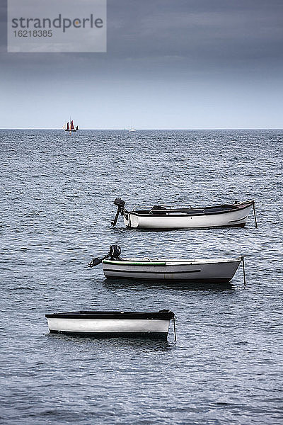 Guernsey  Boote auf See