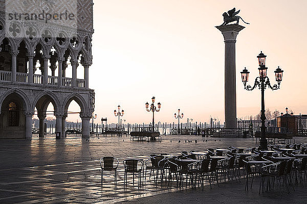Italien  Venedig  Dogenplatz in der Morgendämmerung
