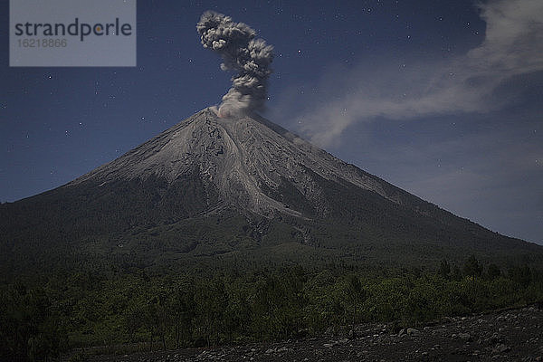 Indonesien  Ost-Java  Vulkan Semeru  Ascheeruption