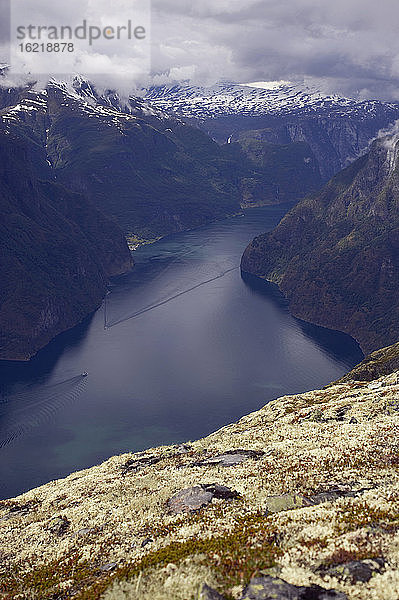 Norwegen  Fjord Norwegen  Aurlandsfjord  vom Berg aus gesehen