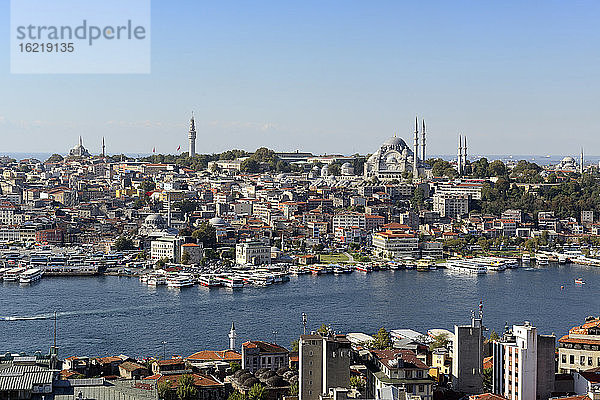 Türkei  Istanbul  Blick auf die Suleymaniye-Moschee in der Stadt