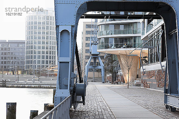 Deutschland  Hamburg  Blick auf den Hafen und das neue Gebäude