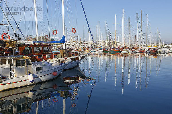 Türkei  Blick auf den Yachthafen von Bodrum