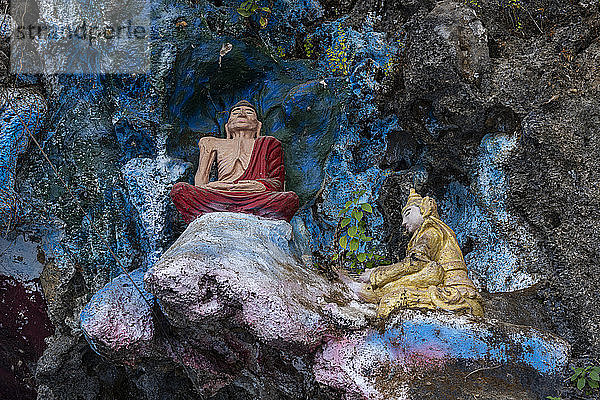 Myanmar  Staat Kayin  Hpa-an  Buddha-Statuen in der Kaw Ka Thawng Höhle