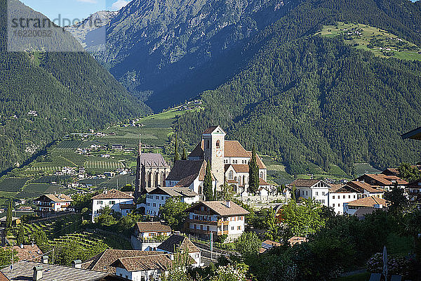 Italien  Südtirol  Schenna  Bergdorf im Sommer