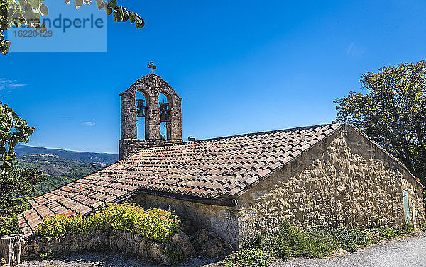 Frankreich  Provence  Vaucluse  Dentelles de Montmirail  Suzette  Kirche Notre-Dame (12eme-14eme siecles)