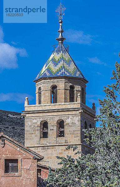 Spanien  Autonome Gemeinschaft Aragonien  Provinz Teruel  Dorf Albarracin (Schönstes Dorf Spaniens)  Glockenturm der Kathedrale (16. Jahrhundert)