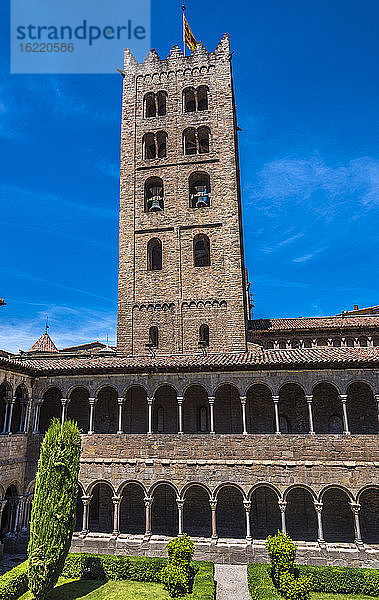 Spanien  Katalonien  Provinz Girona  Ripoll  Glockenturm und Kreuzgang des alten Benediktinerklosters Santa-Maria (11.-16. Jahrhundert)