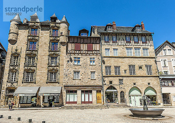 Frankreich  Limousin  Correze  Tulle  Platz Gambetta und Maison Loyac (16. Jahrhundert)