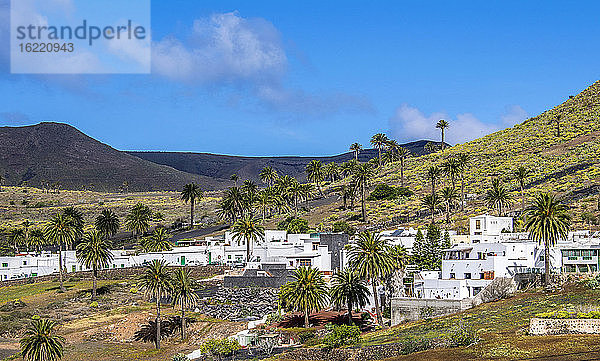 Spanien  Kanarische Inseln  Insel Lanzarote  Kapelle des Dorfes Caleta de Famara