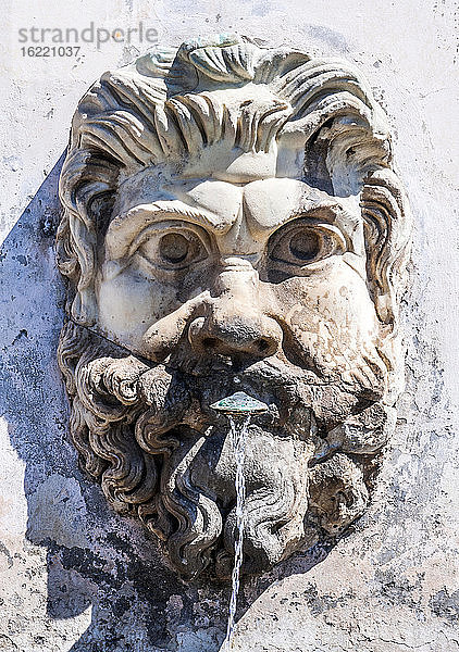 Italien  Rom  Vatikanische Museen  Cortile della Pigna  Brunnen in Form eines Männerkopfes