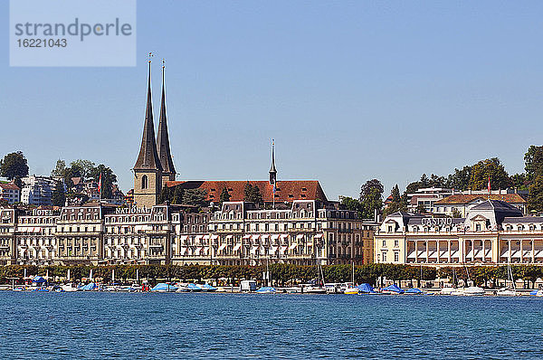 Schweiz  Kanton Luzern  am 4-Kantons-See  Ankunft im Hafen von Luzern