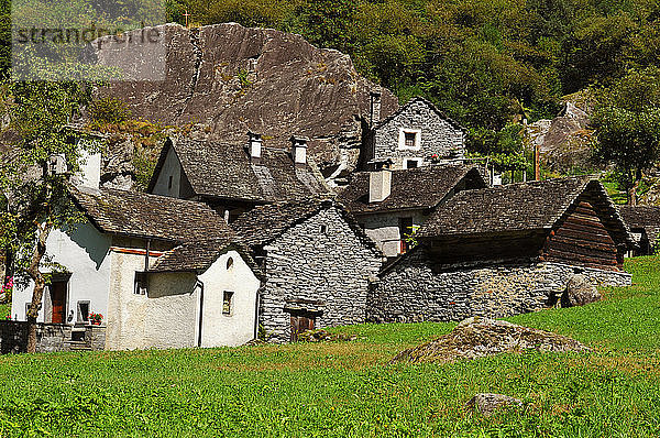 Schweiz  Kanton Tecino  Val Bavona  kleines Dorf Roseto  hier gibt es keinen Strom