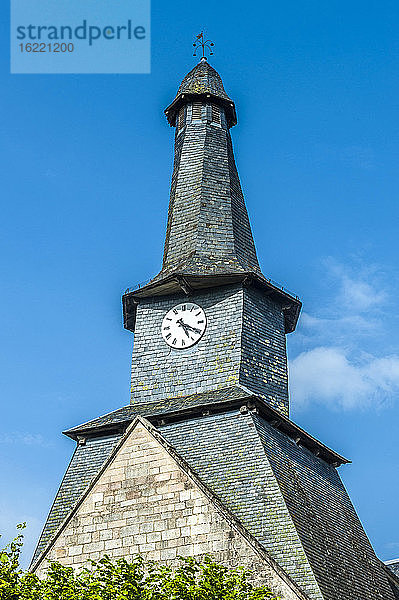 Frankreich  Limousin  Coreze  Treignac-sur-Vezere (Schönstes Dorf Frankreichs)  Glockenturm der Kapelle Notre-Dame