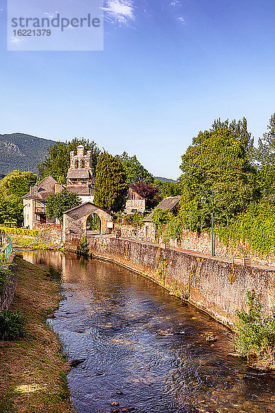Das Dorf Audressein im Departement Ariege  in den Pyrenäen  Region Okzitanien  Frankreich