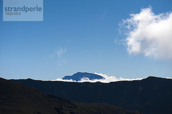 Blick auf den Vulkan Piton des neiges auch vom Vulkan Piton de la fournaise aus  La Réunion  Frankreich