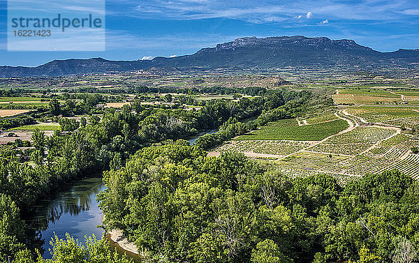 Spanien  Rioja  Briones mittelalterliches Dorf (Schönstes Dorf Spaniens)  Mäander der Ebre vom Dorf aus gesehen (Jakobsweg)