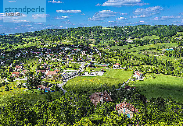 Frankreich  Quercy  Lot  Saint Laurent-les-Tours  Blick vom Schloss von Tours