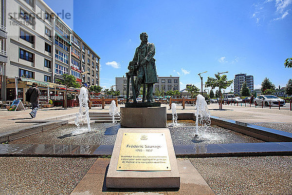 Frankreich  Pas-de-Calais  Boulogne sur Mer  Statue von Frederic sauvage