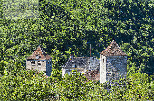 Frankreich  Okzitanien  Quercy  Lot  Dorf Montvalent  Blick auf den Cirque de Montvalent