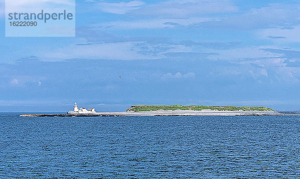 Europa  Republik Irland  Grafschaft Galway  Aran-Inseln  der Leuchtturm von Inishmore