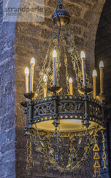 Spanien  Katalonien  Provinz Girona  Ripoll  Kirche Santa-Maria-Kronleuchter