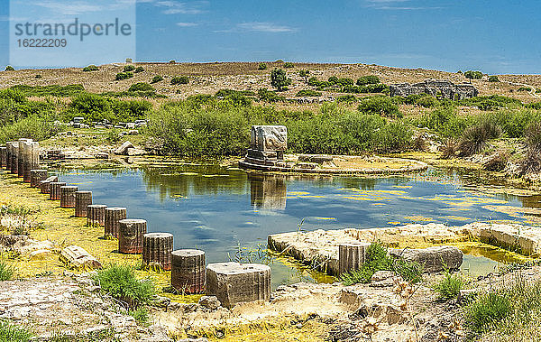 Türkei  Archäologische Stätte der antiken griechischen Stadt Milet (2.-10. Jahrhundert v. Chr.)  Denkmal im antiken Hafen gelegen